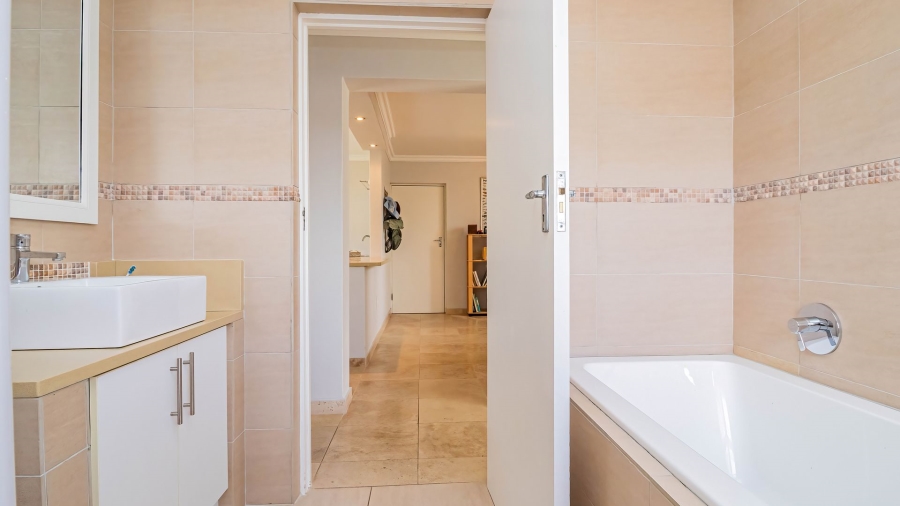 4 Bedroom Property for Sale in De Kelders Western Cape